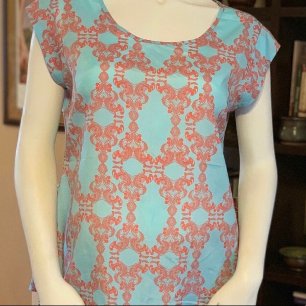 The Limited MEDIUM Top Blue & Red